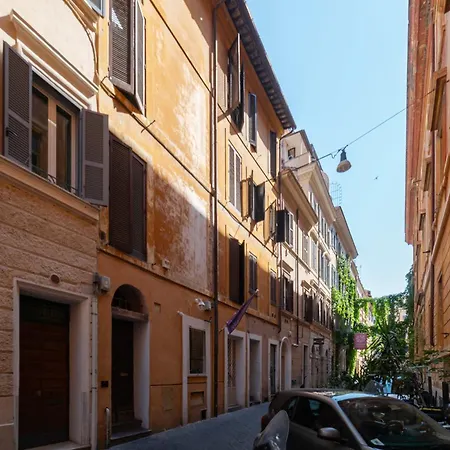 Via Del Corso Quiet Design I Elevator Roma
